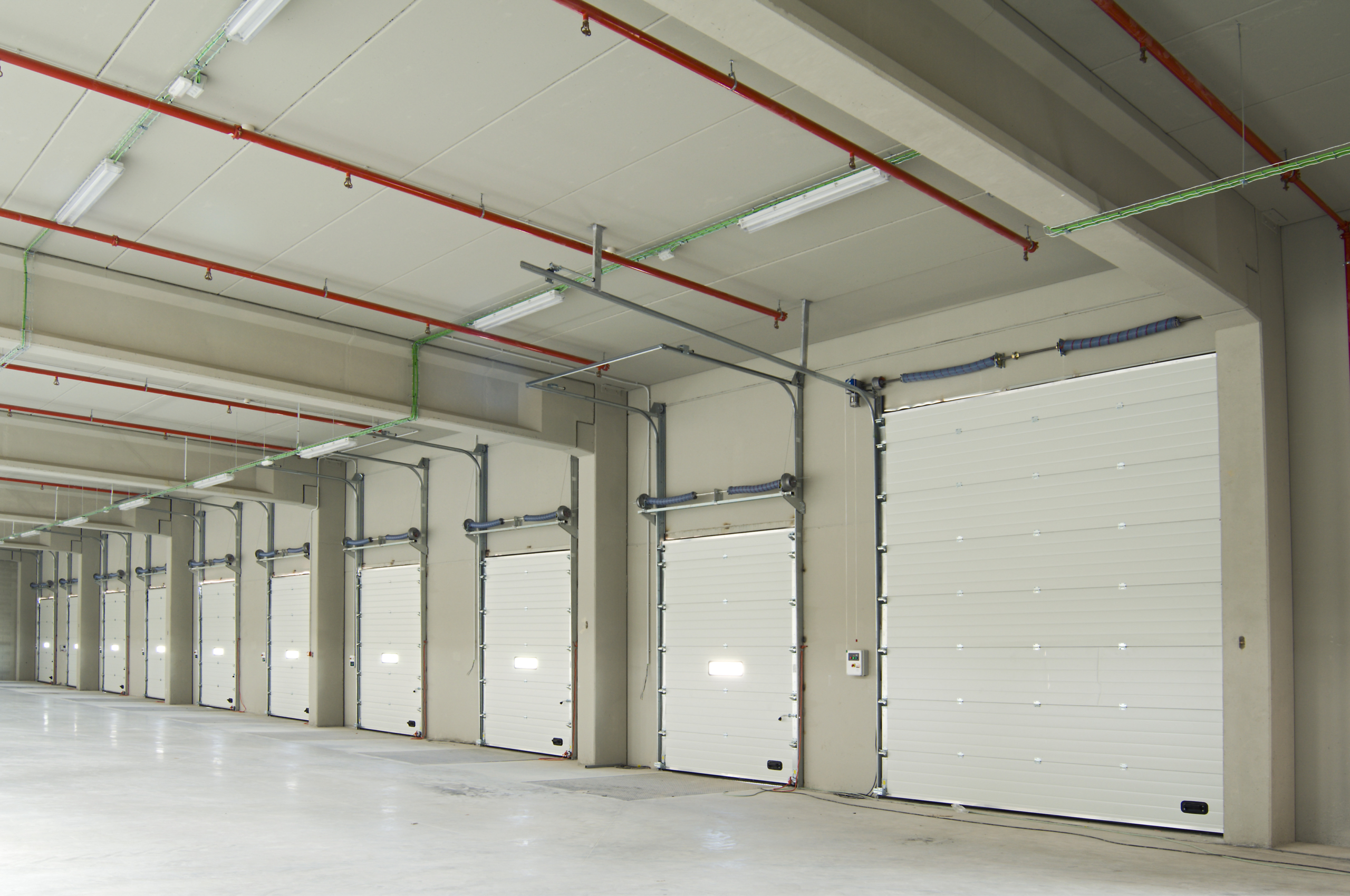 Puertas seccionales: la clave para un cierre eficiente y seguro en entornos industriales