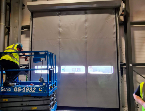 ¿Cómo elegir el tamaño de tu puerta industrial?