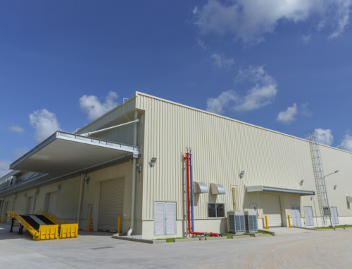 Descubre los diferentes tipos de puertas para el cerramiento de tu nave industrial
